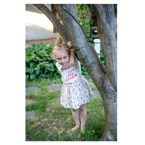 Oeuf NYC "Girls Are Strong" Tee - Picture 2 of 3